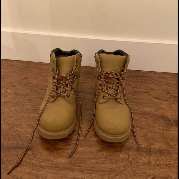 Hudsons Bay Timberlands - Picture 1 of 4